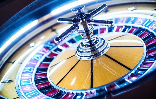 Colok Jitu live draw table with croupier and number display on lotreonline app